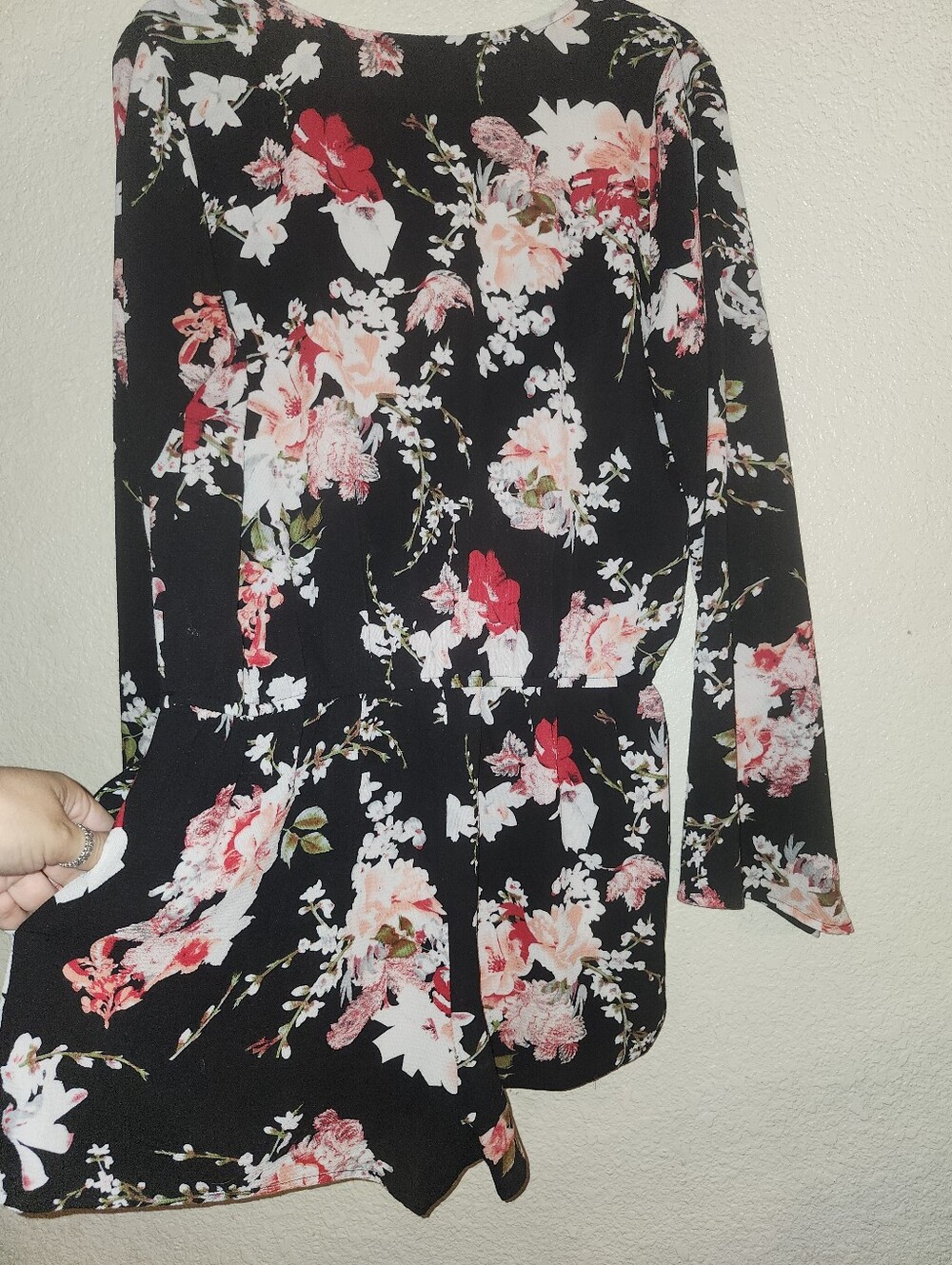 🖤🌸🌹EUC Umgee "Boho Floral Deep V-Neck Long Bell🔔Sleeves Shorts Romper" Large - Picture 10 of 11